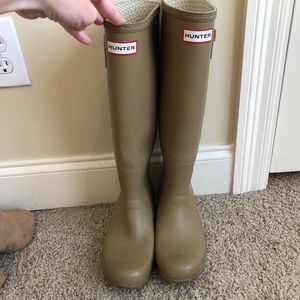 Women’s size 8 Hunter rain boots